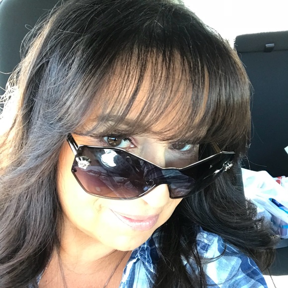 Meet your Posher, Stephanie - Picture 1 of 1